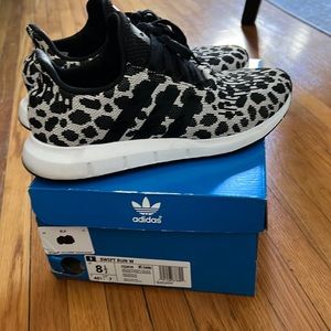 Adidas Swift Run sneakers size 8.5 🐻‍❄️
